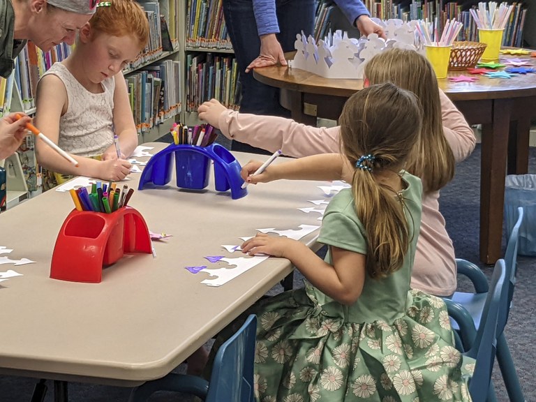 Children making crowns and wands.jpg